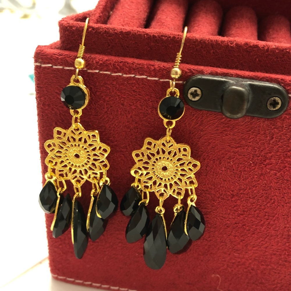 NWOT Black & gold dream catcher statement earrings